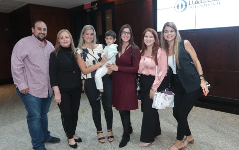 Daniel Henríquez, Maribel García, Rocío Portillo, Alejandro Herrera, Verónica Portillo, María Ángel Portillo y Ornella Portillo.