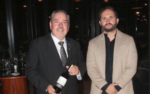 El sommelier Eduardo Cedeño y Francisco Jerves.
