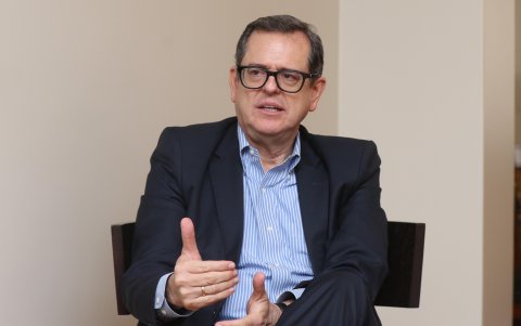 Rabascall es ingeniero comercial y también se ha desenvuelto en la comunicación.