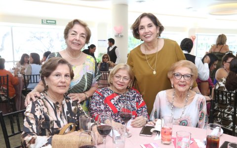 Susana de Darquea, María Teresa de Alarcón, Lourdes Colmont, Jenny de Hakay y Delia de Simo.