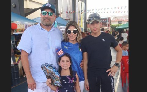 Diógenes Villacís, Diana Acosta-Feldman de Villacís, Miguel Loor y Diana Villacís.