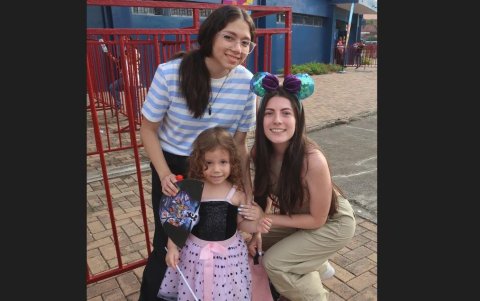 Diana Sobrevilla, Sissy Sobrevilla y Nathalia Sobrevilla.