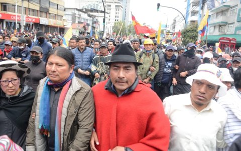 El presidente de la Conaie, Leonidas Iza, ha advertido estar atento a las acciones de Noboa.