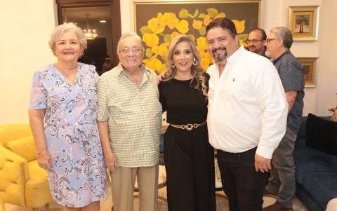 Carmen Herbener, Ricardo Ortiz, Wendy Sánchez de Ortiz y Fabián Ortiz