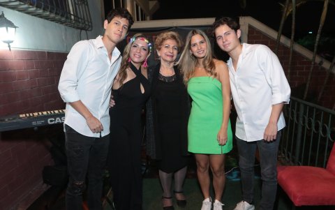 Rafael Colka, Roxana Ribadeneira, Margarita Salmón, Katryna y Stefan Colka.
