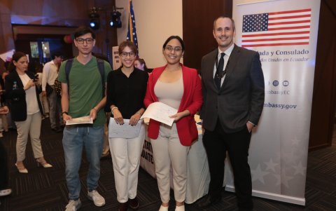 Daniel Mejía, Alejandra Valdiviezo, Éricka López Yance y Richard Hill.