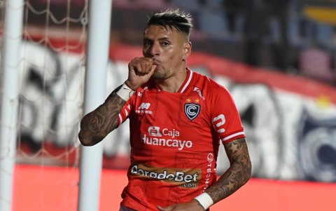 Carlos Garcés y sus goles en Perú.
