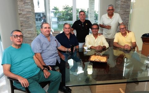 Eduardo Negrón, Luis Portaluppi, Luis Burgos, José Suñiga, Fernando Uribe, Fernando Guzmán, Jorge Vela y Eduardo Rodríguez.