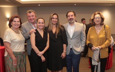 Elizabeth de Macchiavello, Cheché Macchiavello, Valeria y Daniela Macchiavello, José Luis Santos e Isabel de Núñez.