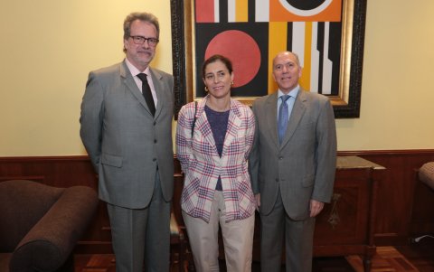 José Ignacio Mariátegui, Cayetana Friend y Luis Jiménez.