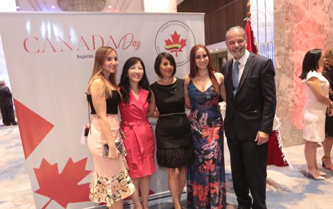 Natasha Fiallos, Hee Kyung Kim, Kira Mora, Giuliana Iavarone y Joaquín Flor.