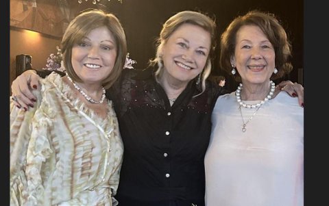 Sara Lecaro, María Cordero y Priscilla Aray de Dávalos.
