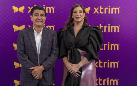 Wilson Cañizares, alcalde del cantón Daule, junto a María del Carmen  Buenaventura.