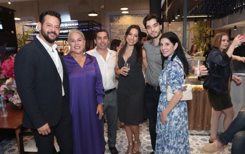 Germán Lynch, Margot de Robalino, Alexis Sánchez, Nicole Robalino, Mauro Salgán y Gabriela Rohon de Lynch.