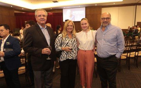 Francisco Ceballos, Alexandra Ycaza de Abboud, Natali Abboud y Víctor Abboud.