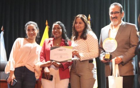 Carolina Cárdenas, Saly Arana, Jennifer Ávila y Hugo Íñiguez.