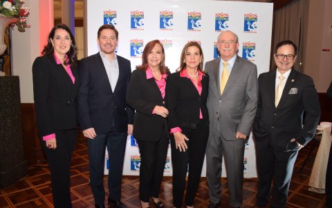 Caterina Costa de García, Robert Wright,, Esperanza de González, Lilianne Enz de Wright, Guillermo Wright, y Alberto Rigaíl.