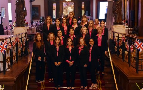 El grupo de damas de la Fundación Niños con Futuro.