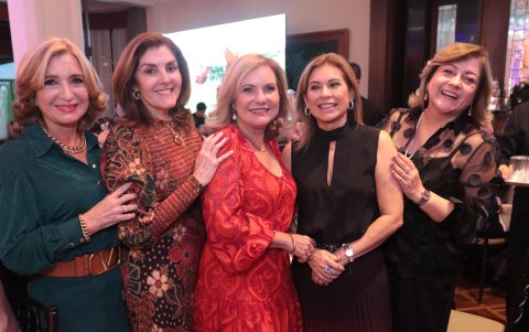Sara de Eastman, Alheli de Burgos, María Lorena de Konanz, Maggie de Coka y María Teresa de Guzmán.