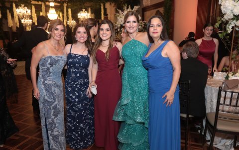 Verónica Baquerizo, Irene Baquerizo, Ana Cristina Baquerizo, Elizabeth Torres y Dolly Leuschner.
