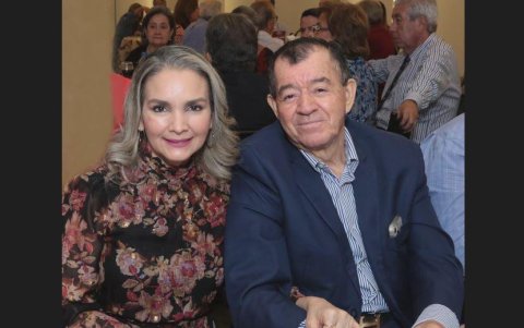 Nora de Quezada y Welmer Quezada.