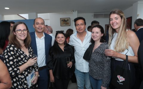 Louise Martínez, Xavier Cucalón, Carolina Alvarado, Diego Inca, Camille Bouanchaud y Melissa Trog.
