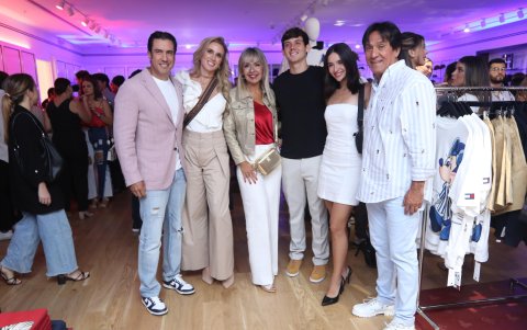 José Javier Guarderas, Clare Bonnard, Karina Bonnard, Josué Bonnard, Tanya Crow y Roberto Ramos.