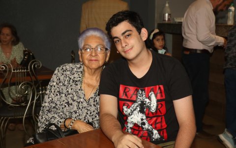 Julia vda. de Farhat y José Antonio Lozano.