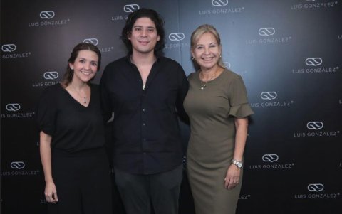 Melissa Dassum, Luis González y Bessie Arellano.