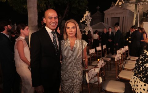 Rafael Wong Naranjo y Dulce María de Wong.