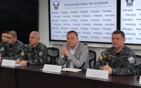 El comandante Salinas (i) y el ministro Zapata son los señalados por el precandidato Zurita