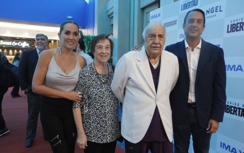 Sonia de Sarrazín, Mabel de Sarrazín, Luis Sarrazín y Ernesto Sarrazín.