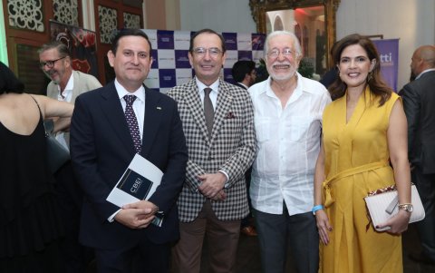 Víctor Jurado, Juan Carlos Cassinelli, Sergio Flores y Paquita Cucalón.