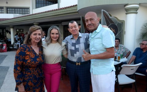 María Elena de Azar, Mariuxi de Galarza, Wilson Galarza y Eduardo Azar M.