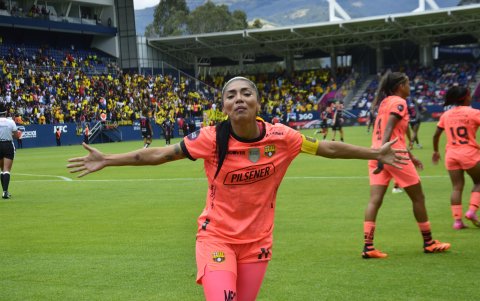 Madelen Riera jugadora de Barcelona, antes estuvo en Deportivo Cuenca,