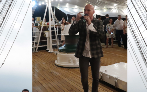 Fabián Fariña ofreció un show sorpresa.