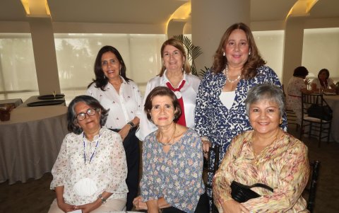 Alexandra Rosero, Bernardina Loor, Jazmín Adum, Elizabeth Rosero, Gilda Bejarano y Alexandra Neira.
