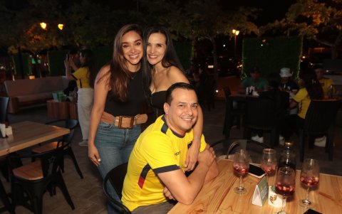 .Mariuxi Orellana, Ana Belén Gallardo y Henry Pallares.