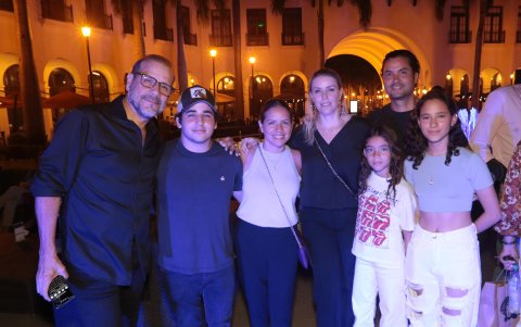 Juan Hidalgo, Sebastián Hidalgo, Ericka Rincón, Cristina Huerta, Julio Lazo, Andreína y Giuliana Lazo.