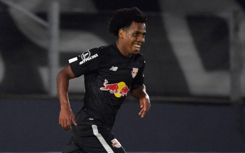 El tricolor José Hurtado es pieza clave en la defensa del equipo brasileño.