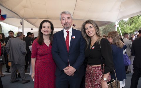 Alexandra Haro, Felipe Ribadeneira y Melissa Martínez.