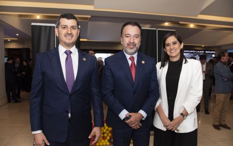 Miguel Ángel González, Pabel Muñoz y Gabriela Uquillas.