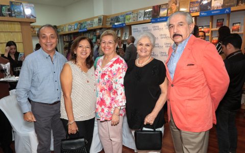Jorge Fierro, Paquita de Fierro, Flor María de Lara, Margarita Aráuz y Mario Lara.