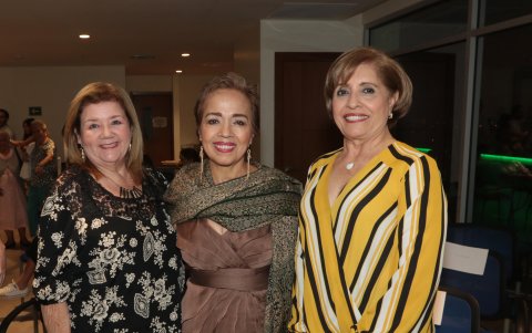 Priscilla Hurtado, Rocío Torres y Esmeralda de Parodi.