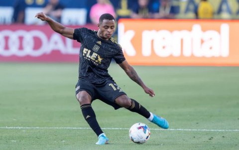 Diego Palacios dio una asistencia en la goleada.