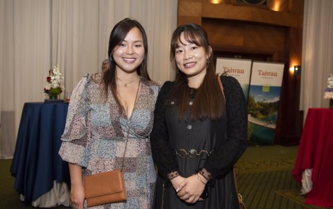 Jennifer Wang y Ángela Huang.