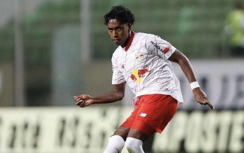 Realpe volvió a tener minutos como titular en el Bragantino.