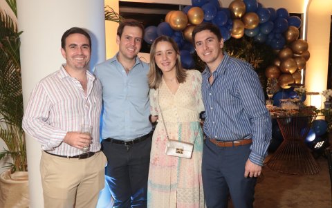 Xavier Viteri, Daniel Peré, Nicole Cartwright y Eduardo Viteri.