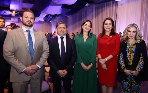 Mario Cuvi, Marco Rodríguez, Gabriela Uquillas, Vianna Maino y Mónica Heller.