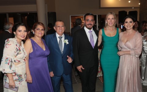 Estefanía González, Dina de González, Wilson Sánchez Castello, Wilson Sánchez Zúñiga, Annabella Azín de Noboa y Romina Calderón.